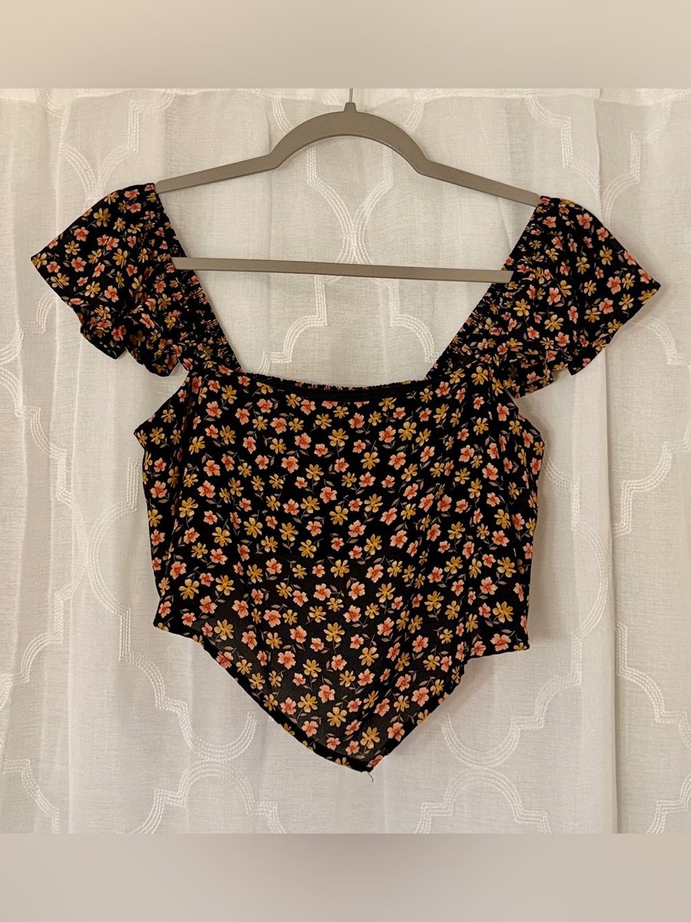 Sadie & Sage Black Ditsy Floral Handkerchief Crop Top | Medium